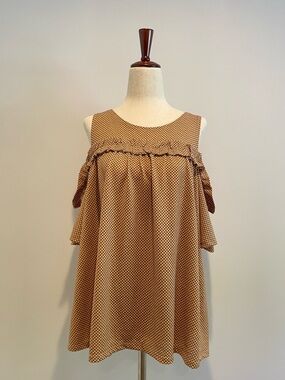 LC Lauren Conrad Brown Polka Dot Cold-Shoulder Ruffle Top EUC - size medium